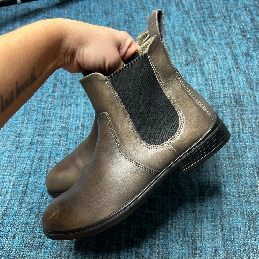 Ecco Touch 15 Chelsea Boots in Warm Grey Leather Euro 36 or US Women's 5-5.5